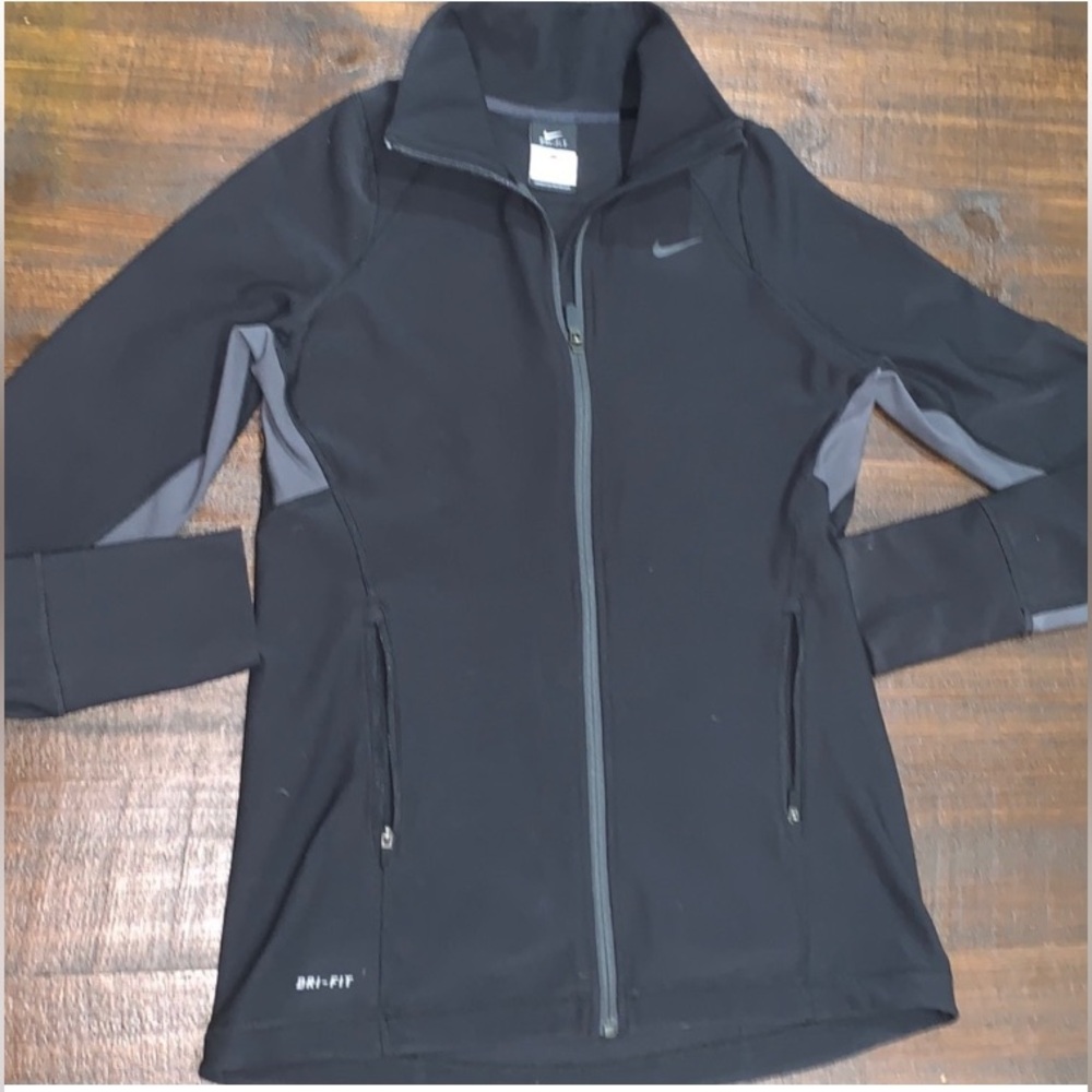 - - nWOt nike dri fit. Medium
